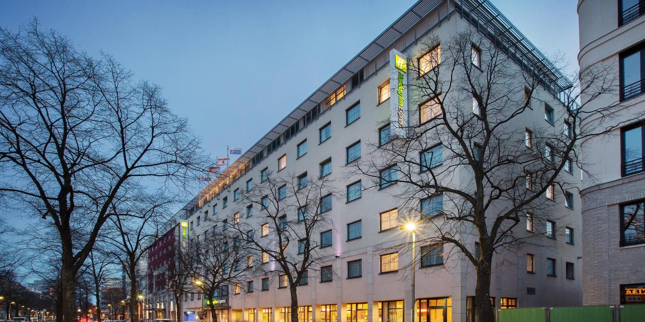 Budget Friendly Hotel In Berlin Near Brandenburg Gate