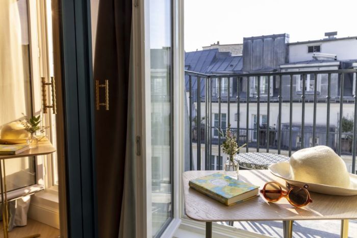 Hotel Near Louvre Museum Paris With Balcony View