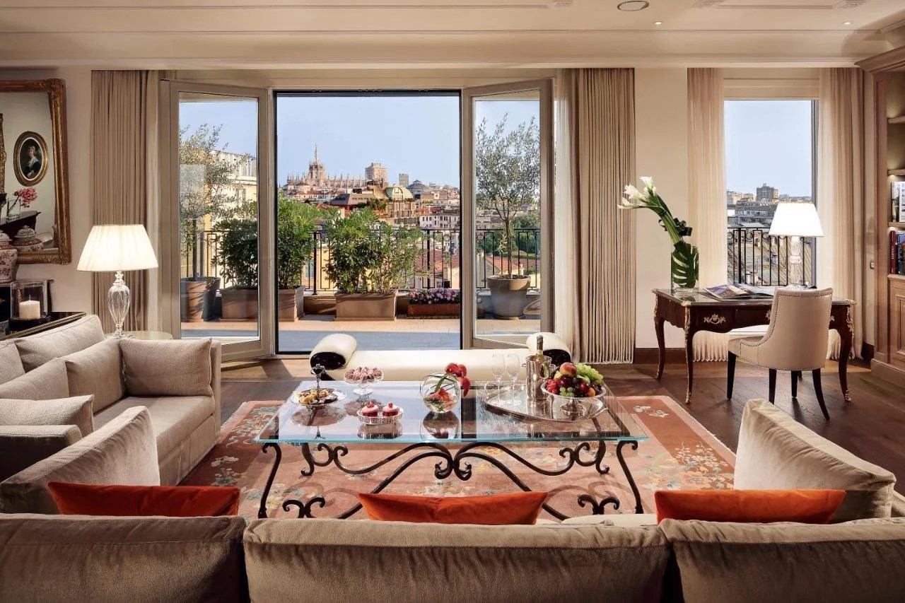 Luxury Hotel In Milan Near Duomo Shopping District