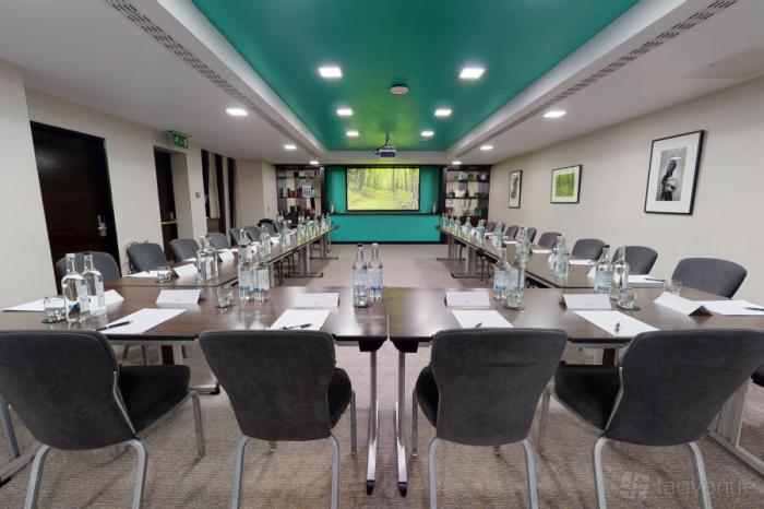 Hotel With Conference Facilities In London City Center