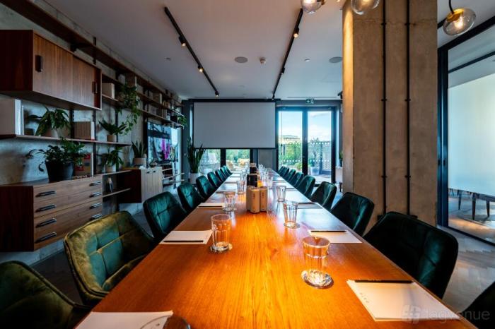 Hotel With Conference Facilities In London City Center
